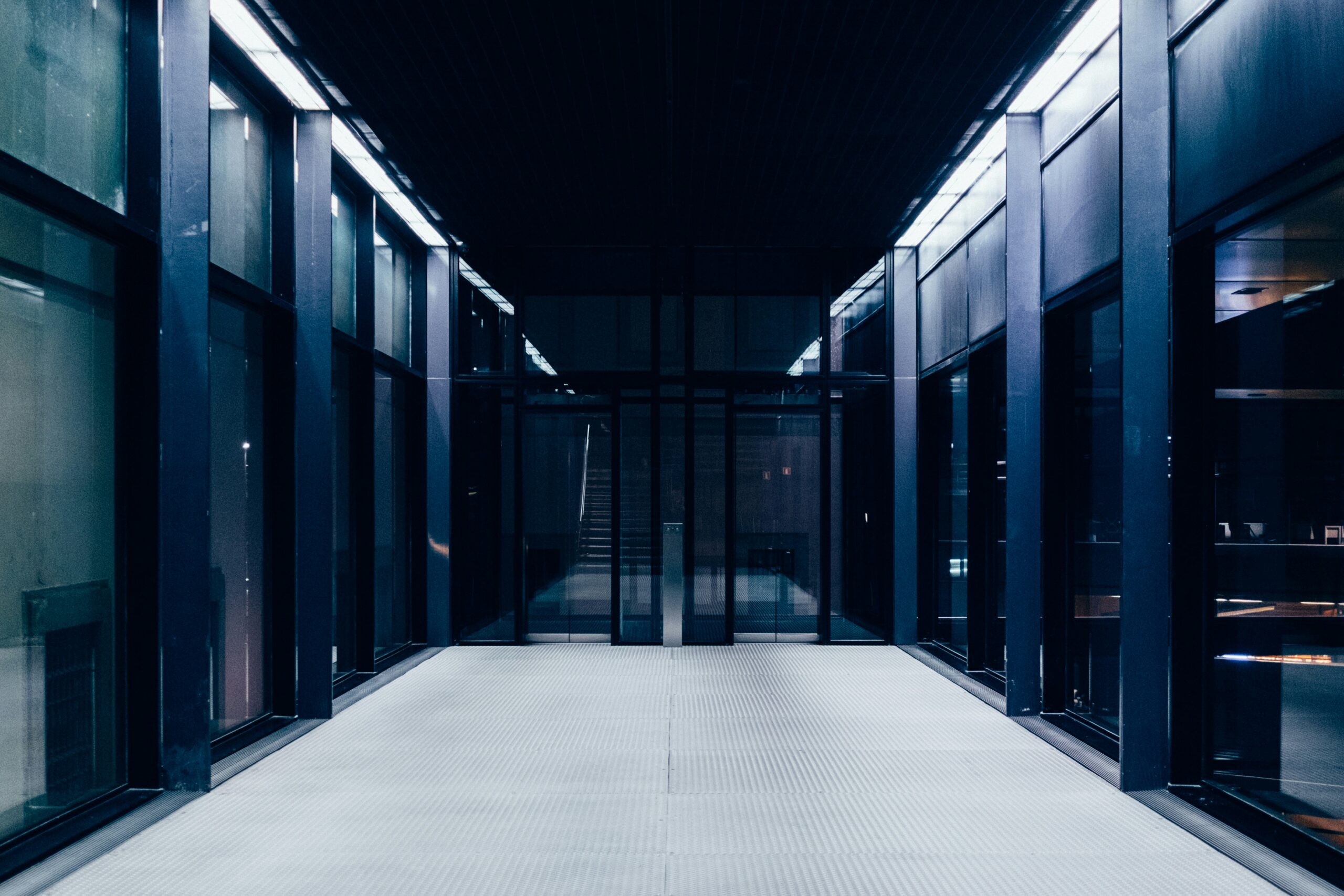 Lingkungan Development dan Web Hosting: Mana yang Lebih Ramah untuk Stack Aplikasi Modern?